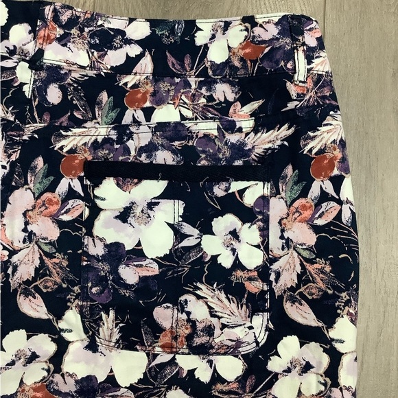 Women's Gloria Vanderbilt 12 L Large Floral Navy Purple Chino Khakis Shorts New - Picture 7 of 11